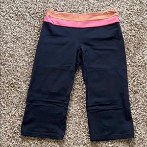 Reversible cropped yoga pants